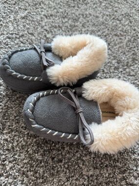 Kids Faux-Suede Moccasin Slippers with Plush fuzzy inside
